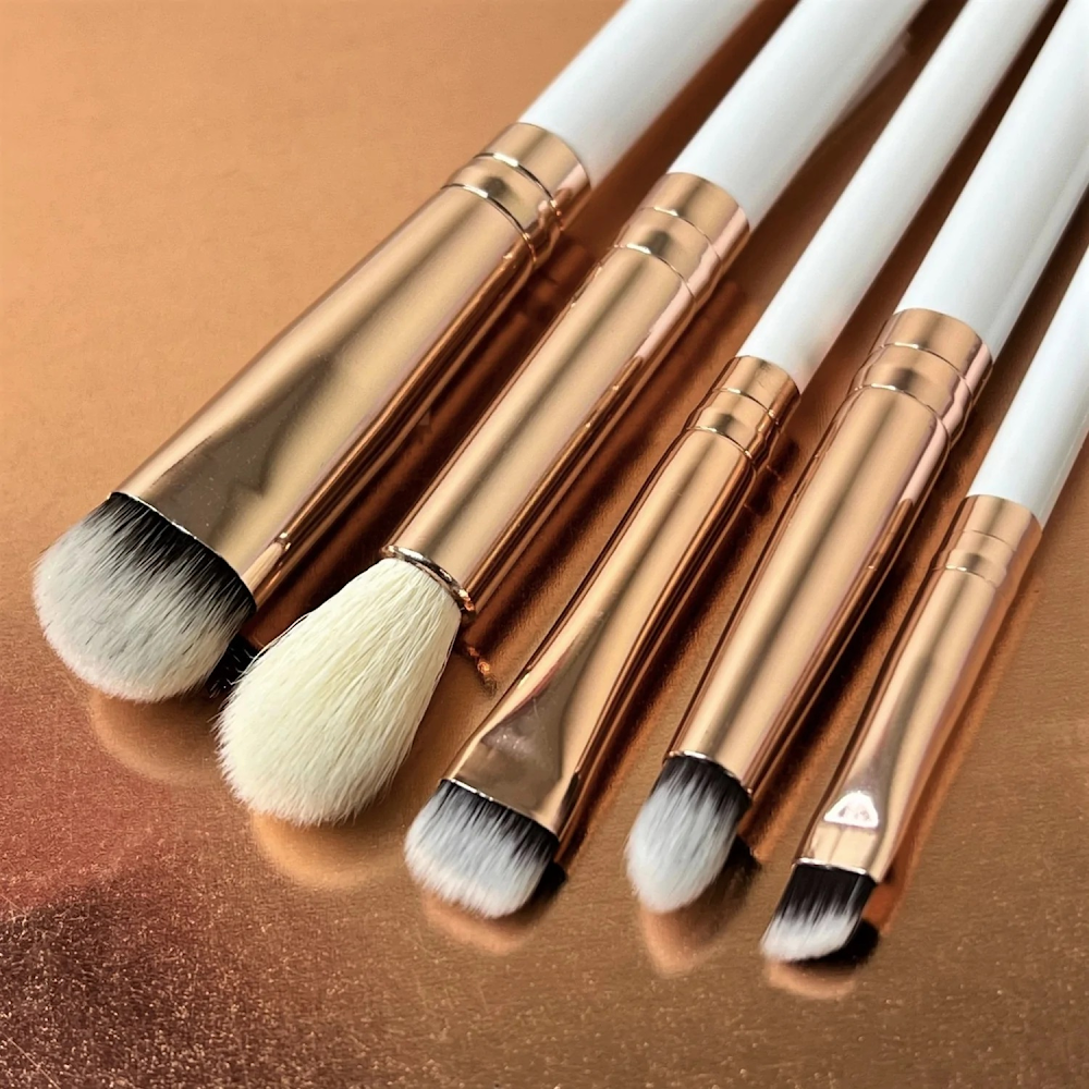 Crown makeup brushes